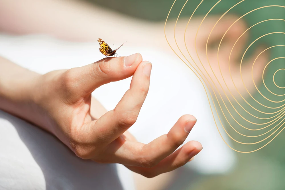 Hand mit Schmetterling